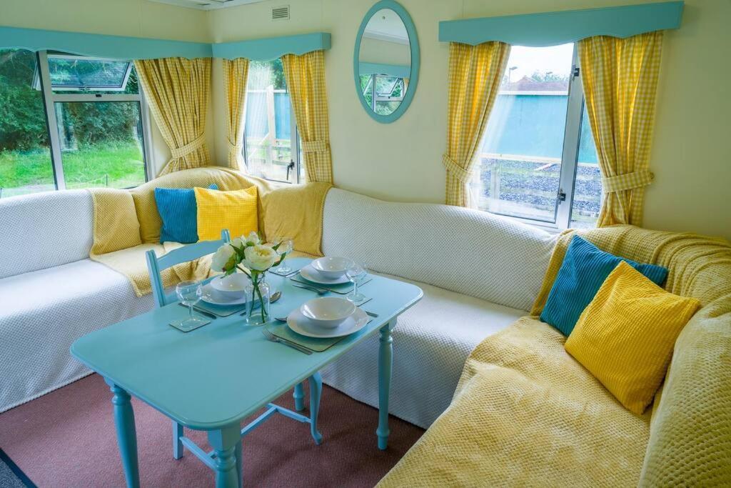 Wind In The Willows: Sleeps 4, Kitchen, Bathroom, Lounge, Wifi Napton on The Hill Exterior foto